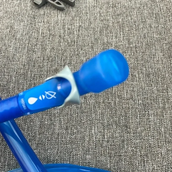 Camelpak Kid Mini Mule 50oz Hydration Pack. Blue | atomic blue/navy blue - Picture 8 of 10